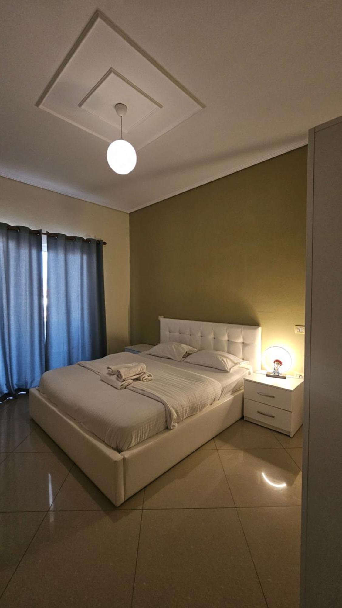 Aura * Tirana